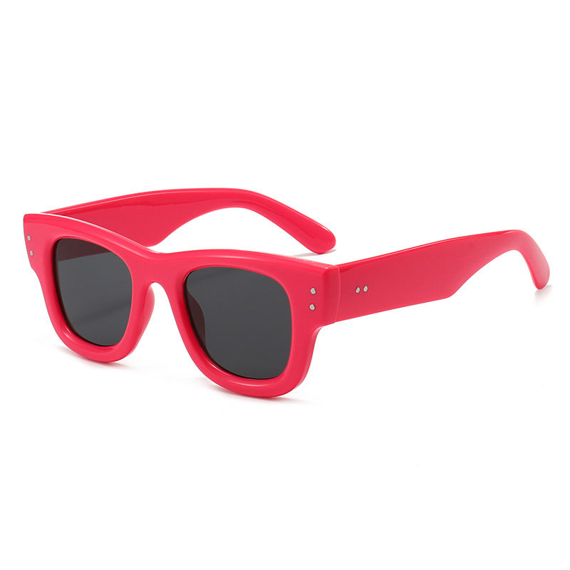 Retro-Influenced Bold Frame Sunglasses Bowlift