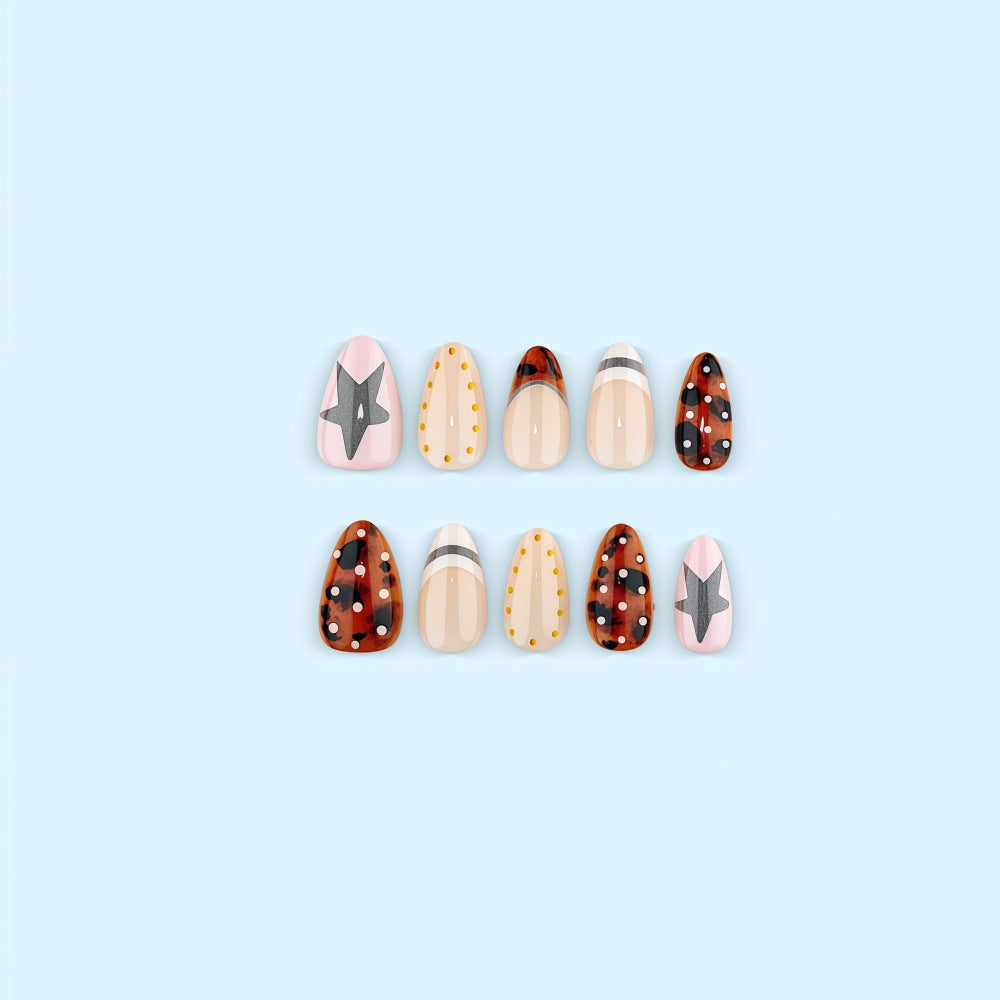 Artificial nails with trendy graphic designs Bowlift