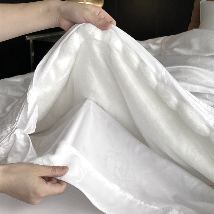 Light quilted blanket made of microfiber with jacquard structure and breathable filling
