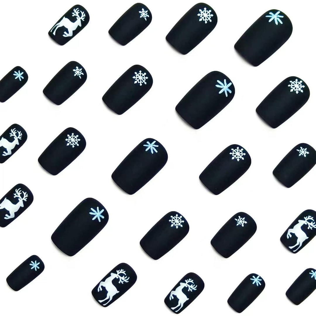 Artistic Holiday-Themed Nail Art Bowlift