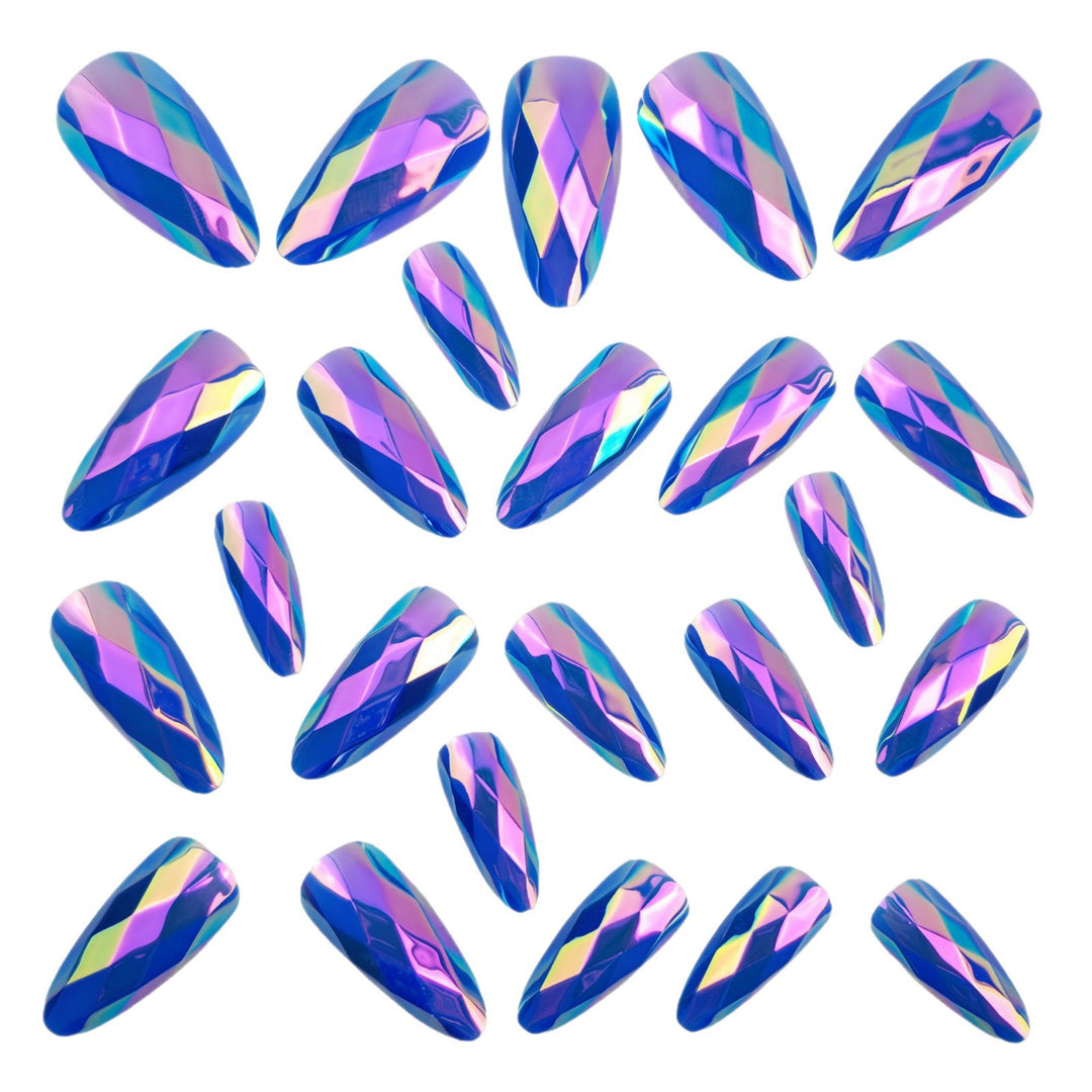Artificial nails with faceted crystal design Bowlift