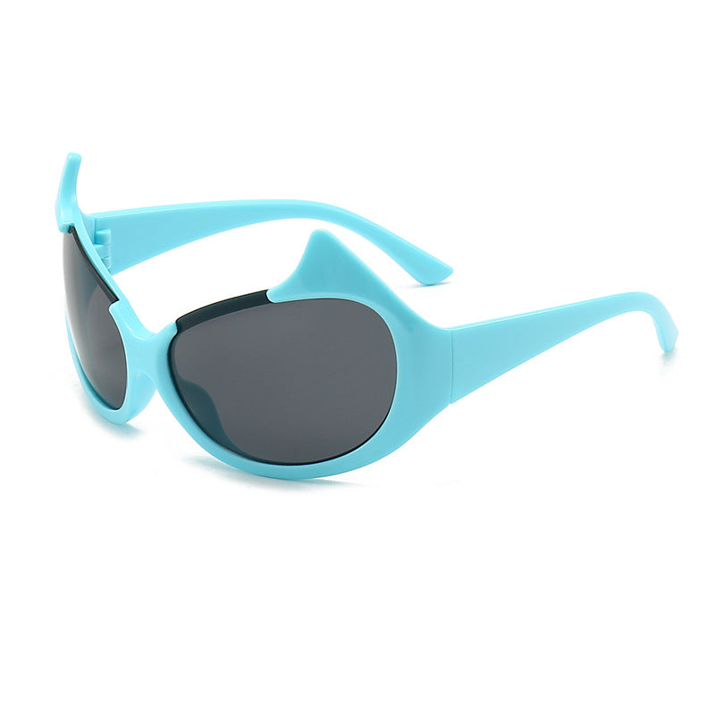Women's extravagant fashionable sunglasses with striking curved frames Bowlift