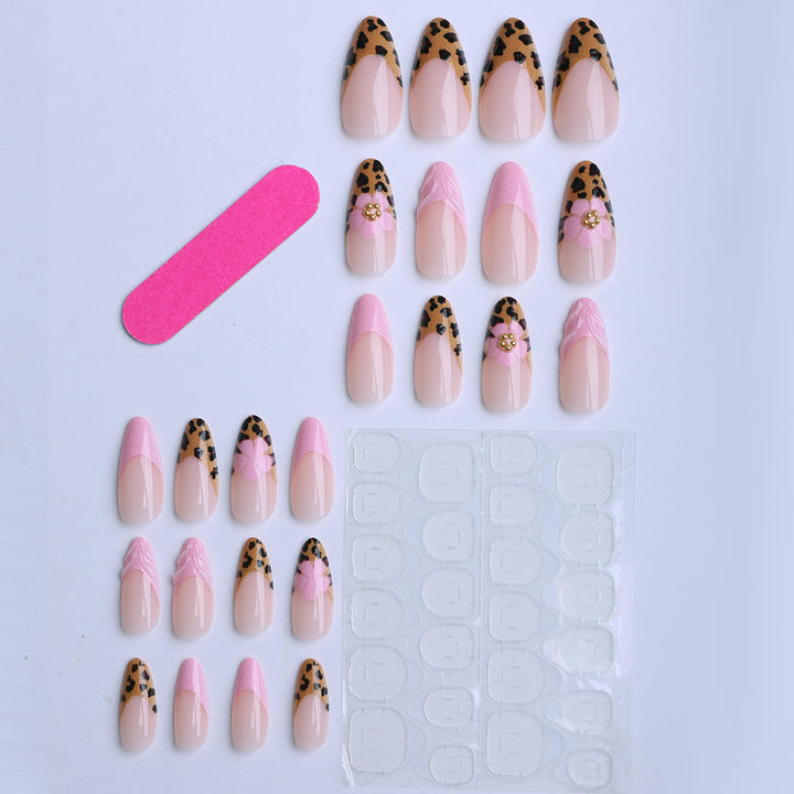 Artificial nails with luxurious leopard design and elegant accents Bowlift