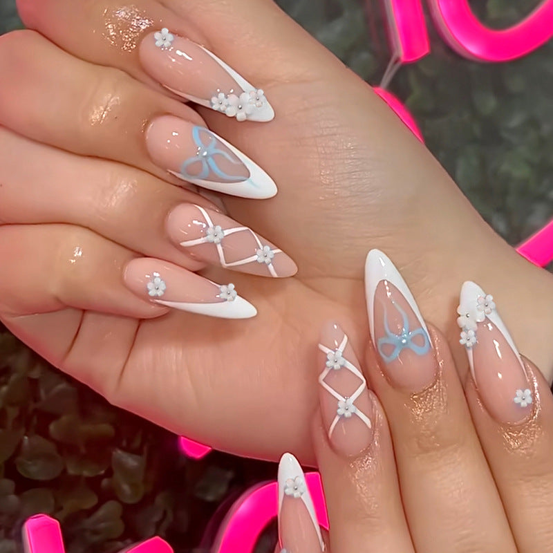 Elegant artificial nails with floral and decorative details Bowlift
