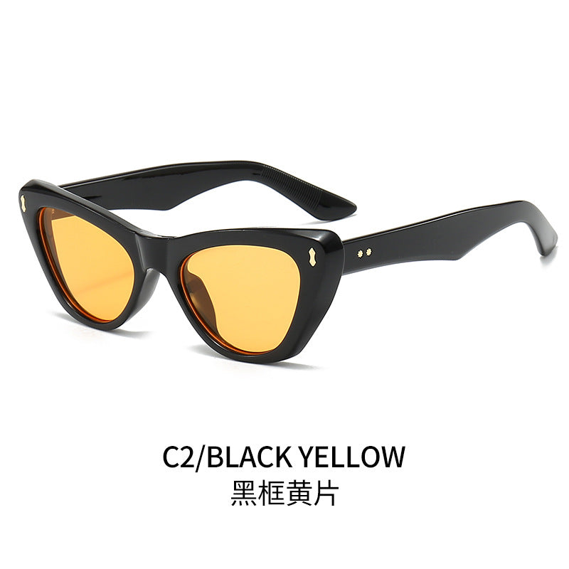 Ladies Cat-Eye Sunglasses with Elegant Accentuated Frame Bowlift