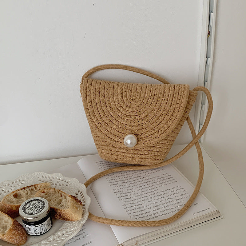 Shoulder bag with elegant pearl closure Bowlift