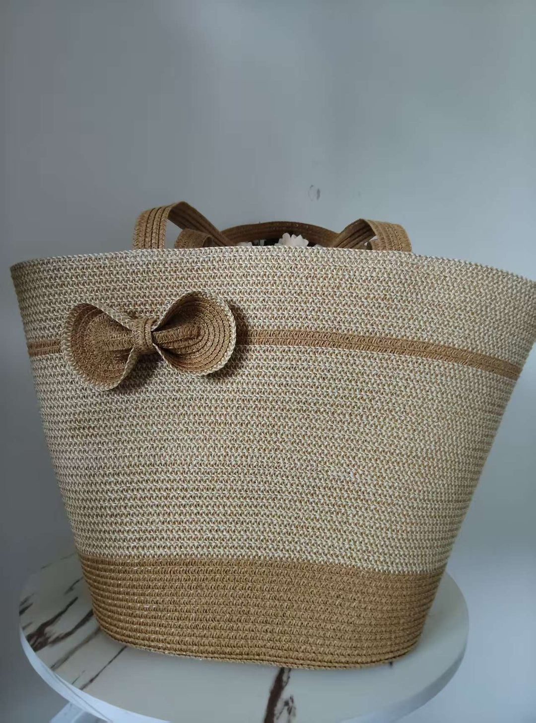 Elegant straw bag with decorative bow closure Bowlift