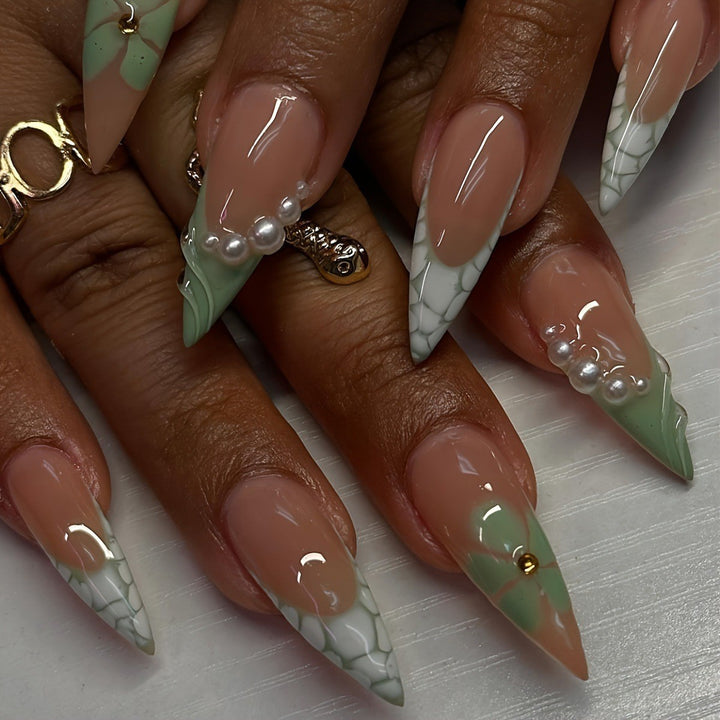 Decorative Stiletto Press-On Nail Extensions Bowlift