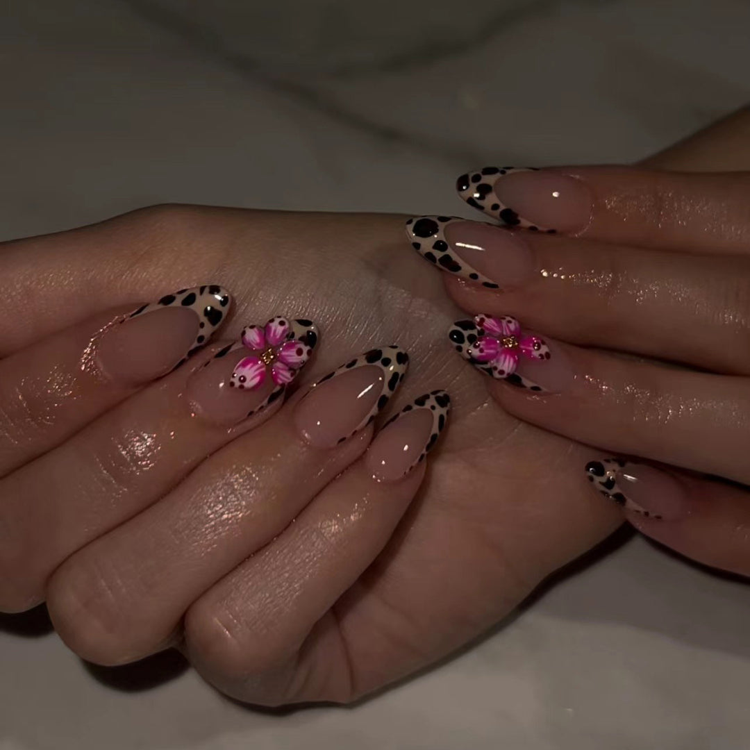 Artificial nail art with floral design and stylish leopard pattern Bowlift
