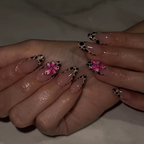 Artificial nail art with floral design and stylish leopard pattern Bowlift