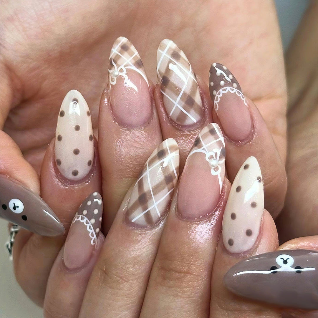 Artificial nails with designs Bowlift