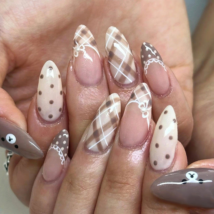 Artificial nails with designs Bowlift