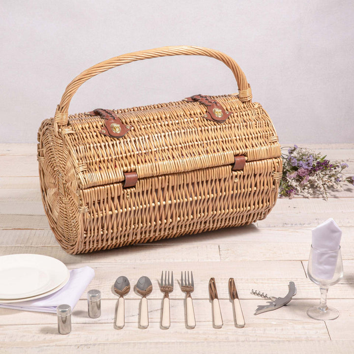 Women's picnic basket with integrated dish set and stylish gingham pattern Bowlift