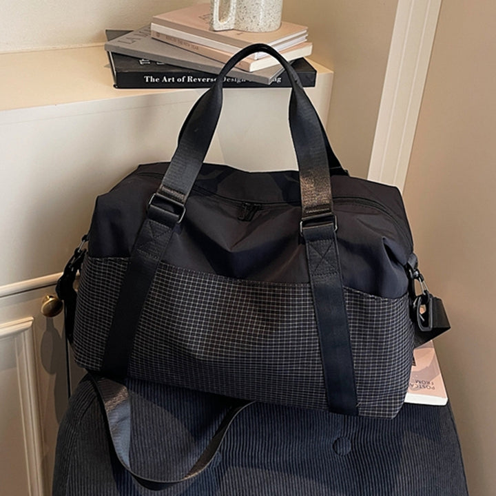Versatile sports and travel bag with breathable material and robust design Bowlift