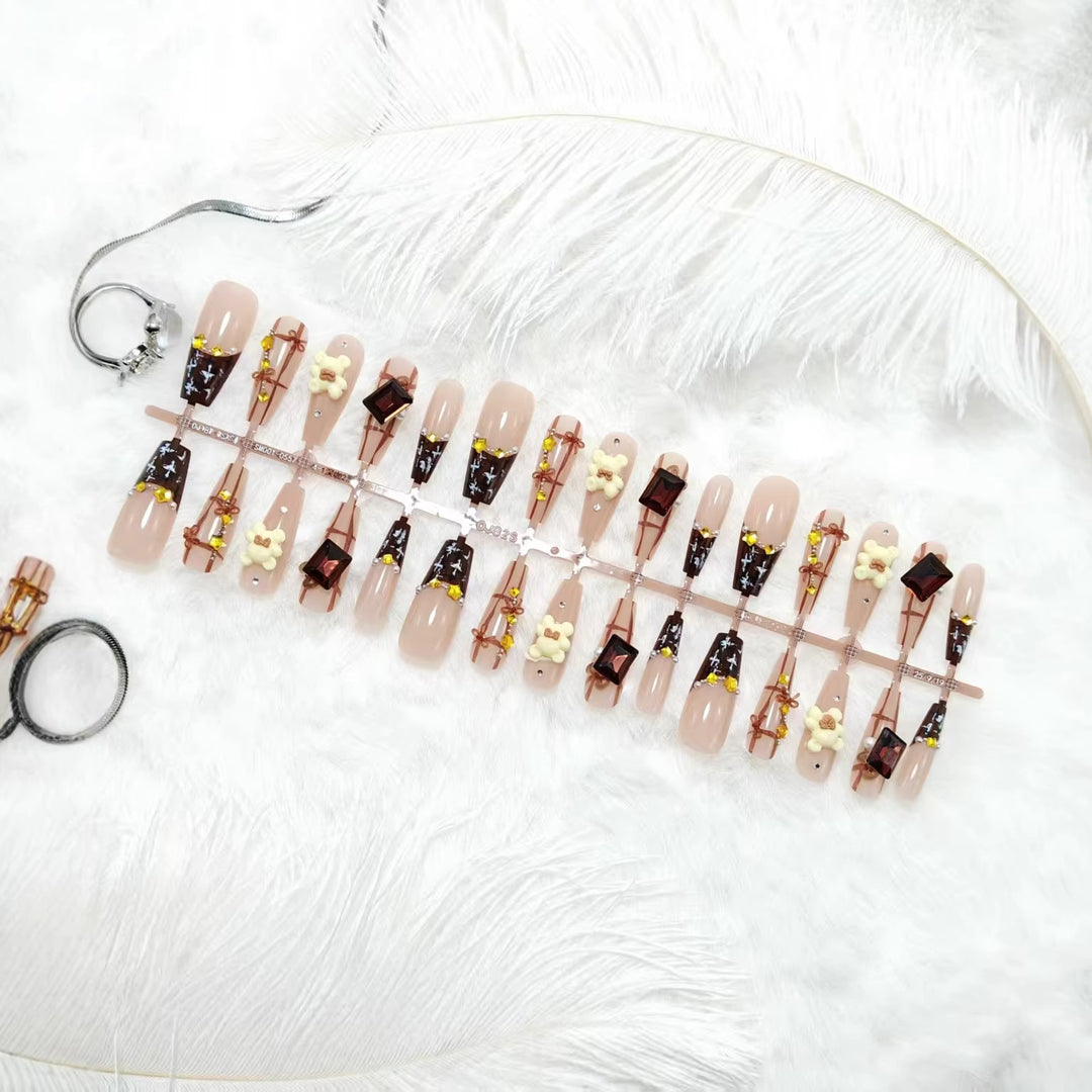 Artificial nails with living bear and gemstone accent Bowlift