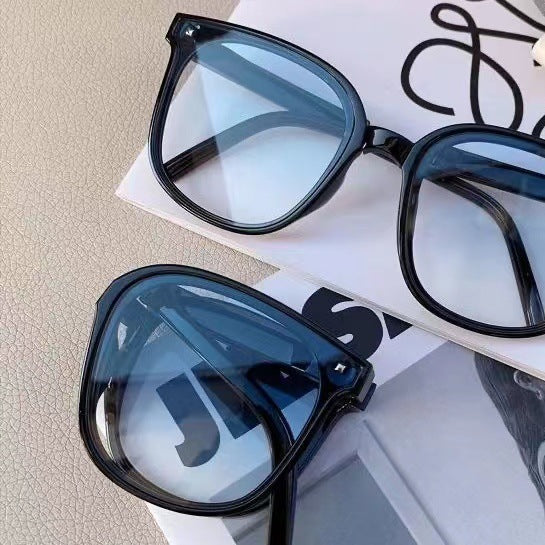 Ladies trendy sunglasses with unique facet frame Bowlift
