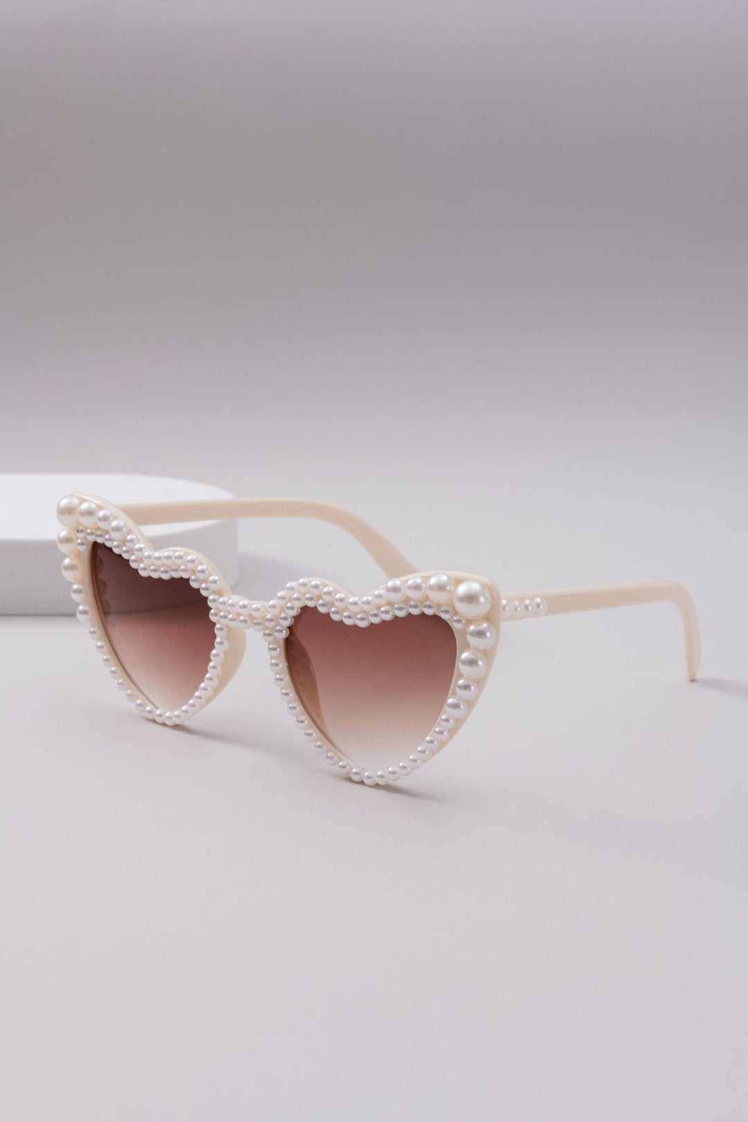Women’s Designer Sunglasses with Pearl Frame by Bowlift