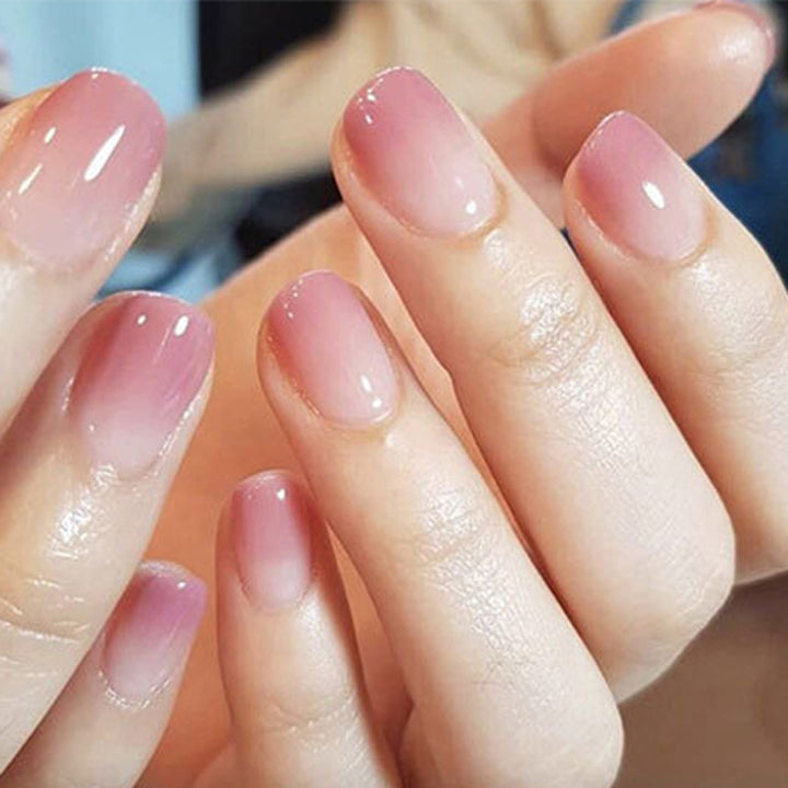 Elegant and high-gloss artificial nails with ombre effect Bowlift