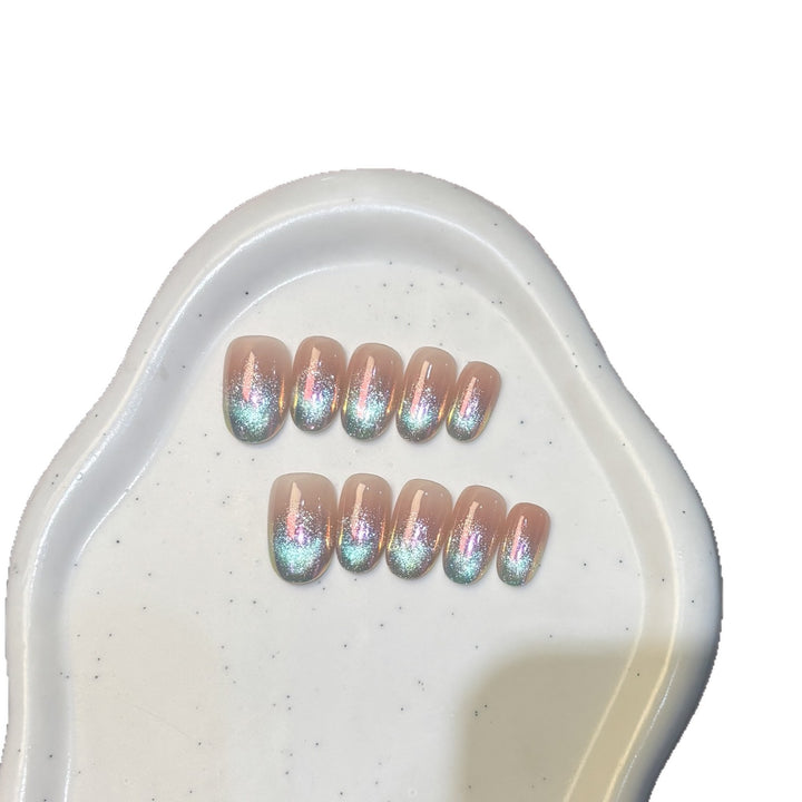 Artificial nail tips with shimmering ombre effect Bowlift