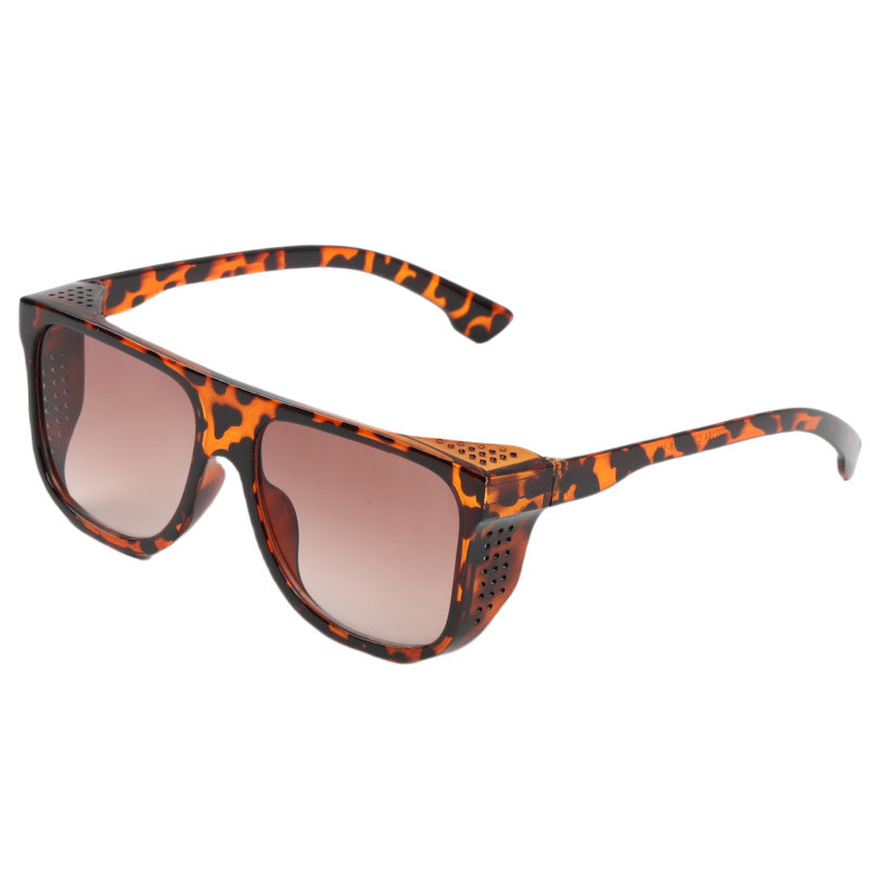 Women's fashionable oversized sunglasses with unique accent Bowlift