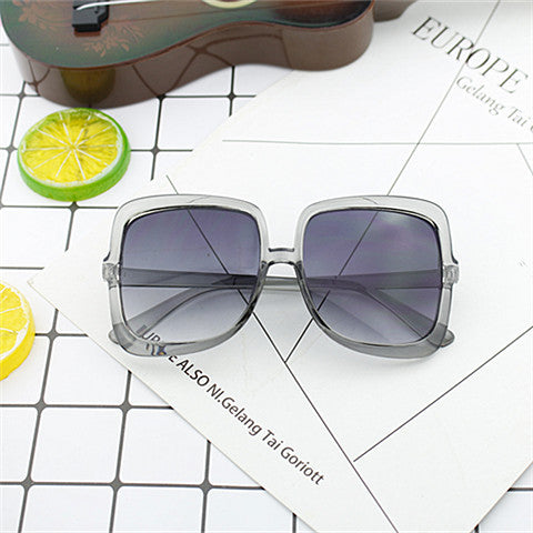 Women’s Geometric Sunglasses in Modern Design Bowlift