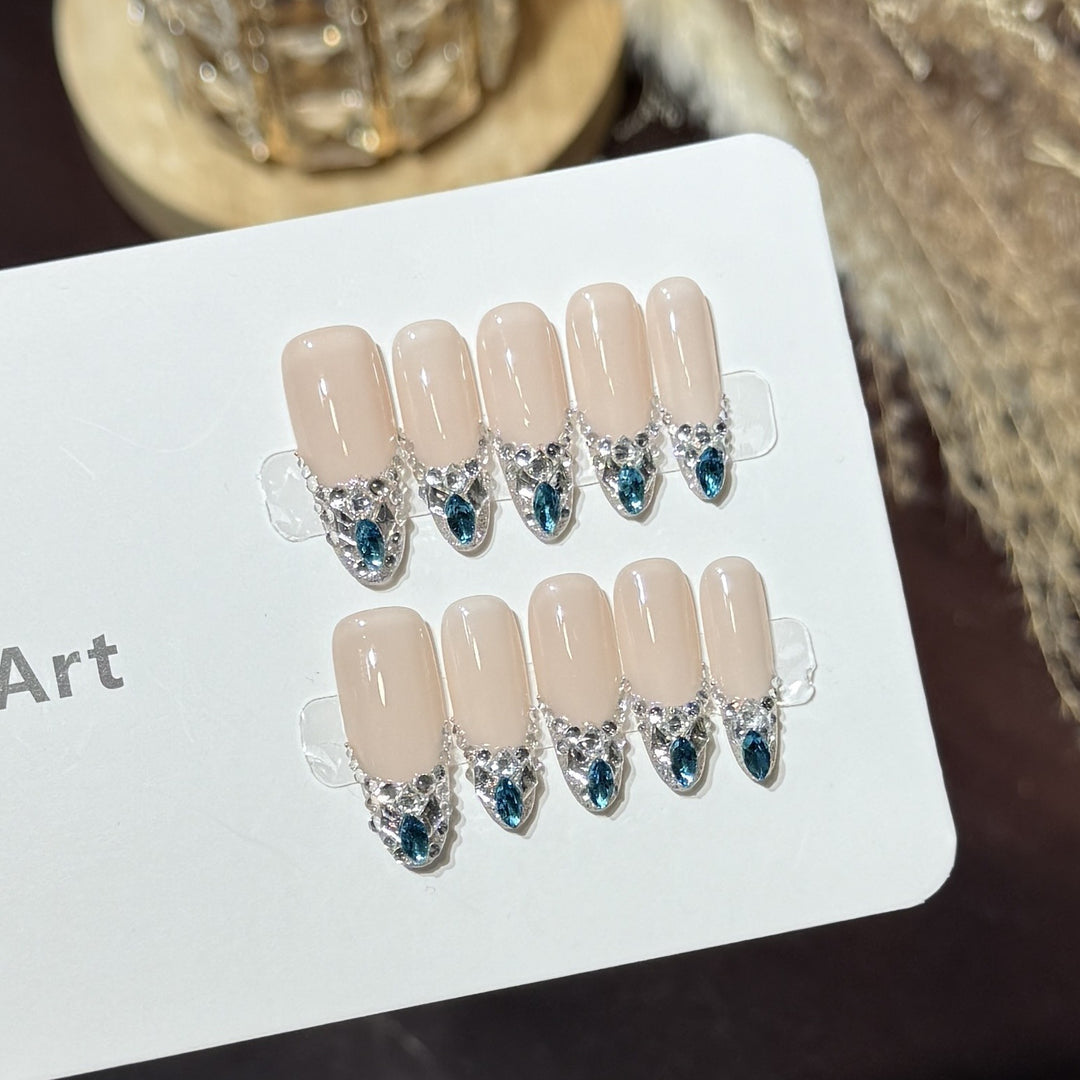 Elegant Rhinestone-Accent Press-On Nail Set Bowlift