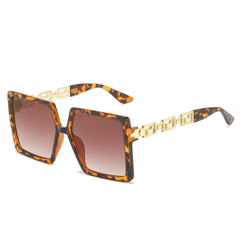 Ladies square sunglasses with luxurious accents Bowlift