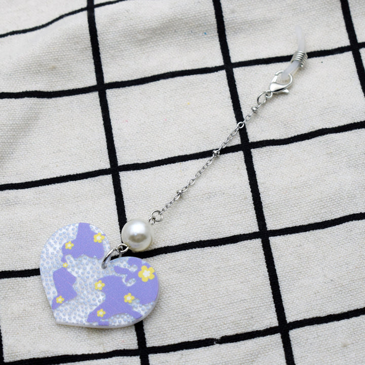 Heart-Shaped Eyewear Chain with Pearl Accents Bowlift
