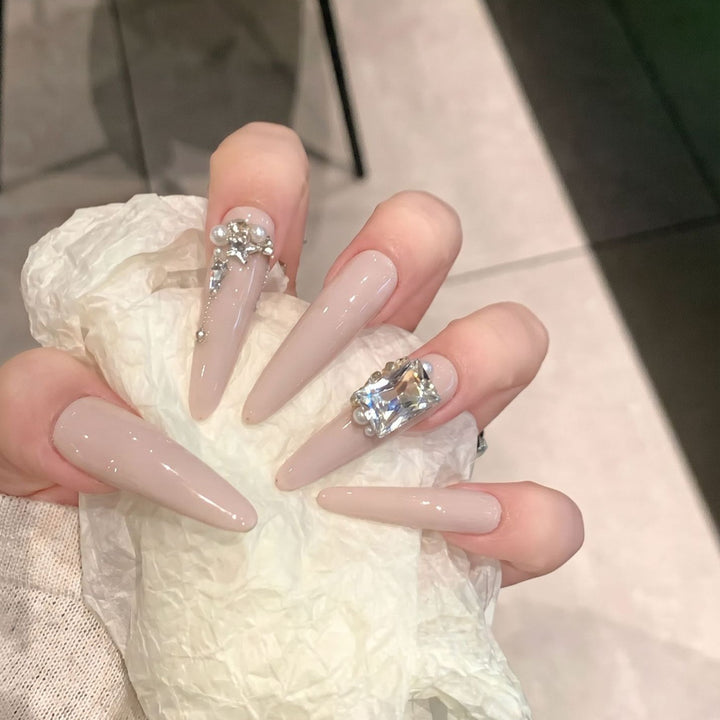 Rhinestone-Embellished Stiletto Nail Art Set Bowlift