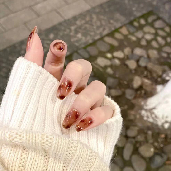 Artful nail art with ombre effect and glitter Bowlift