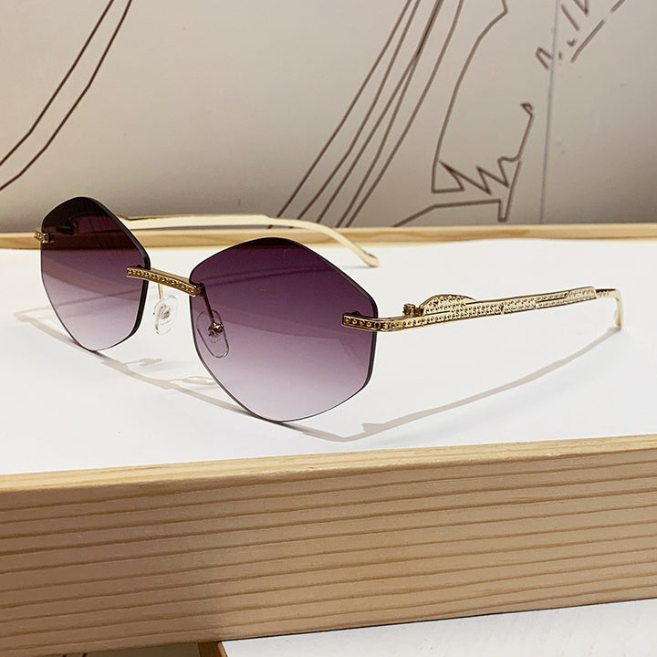 Women's extravagant sunglasses with sparkling accents Bowlift