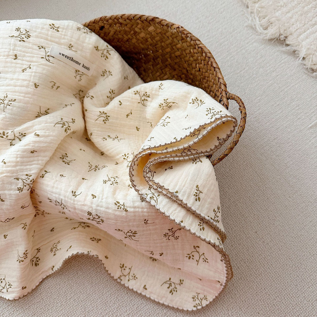 Unisex Cozy Muslin Blanket with Delicate Flower Pattern Bowlift