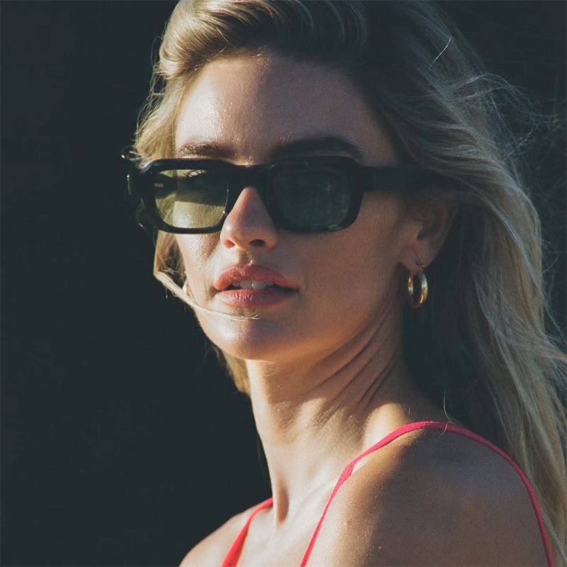 Women Retro-inspired sunglasses in striking design Bowlift