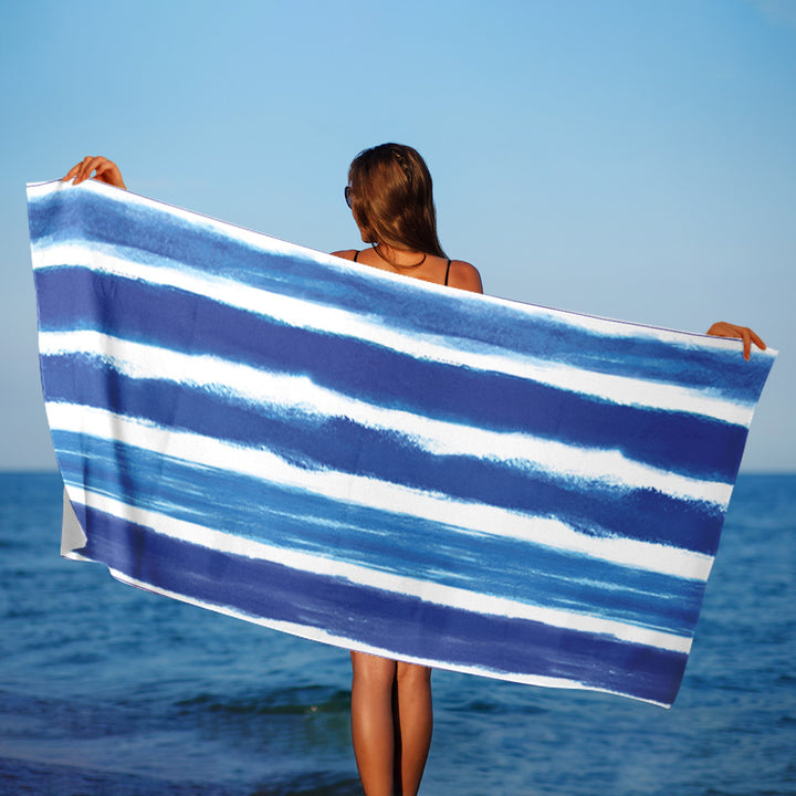 Beach towel with modern, geometric wide stripe pattern Bowlift