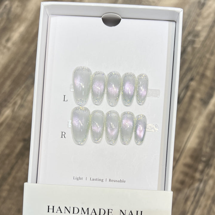 Handmade Press-On Nail Set with Iridescent Finish Bowlift