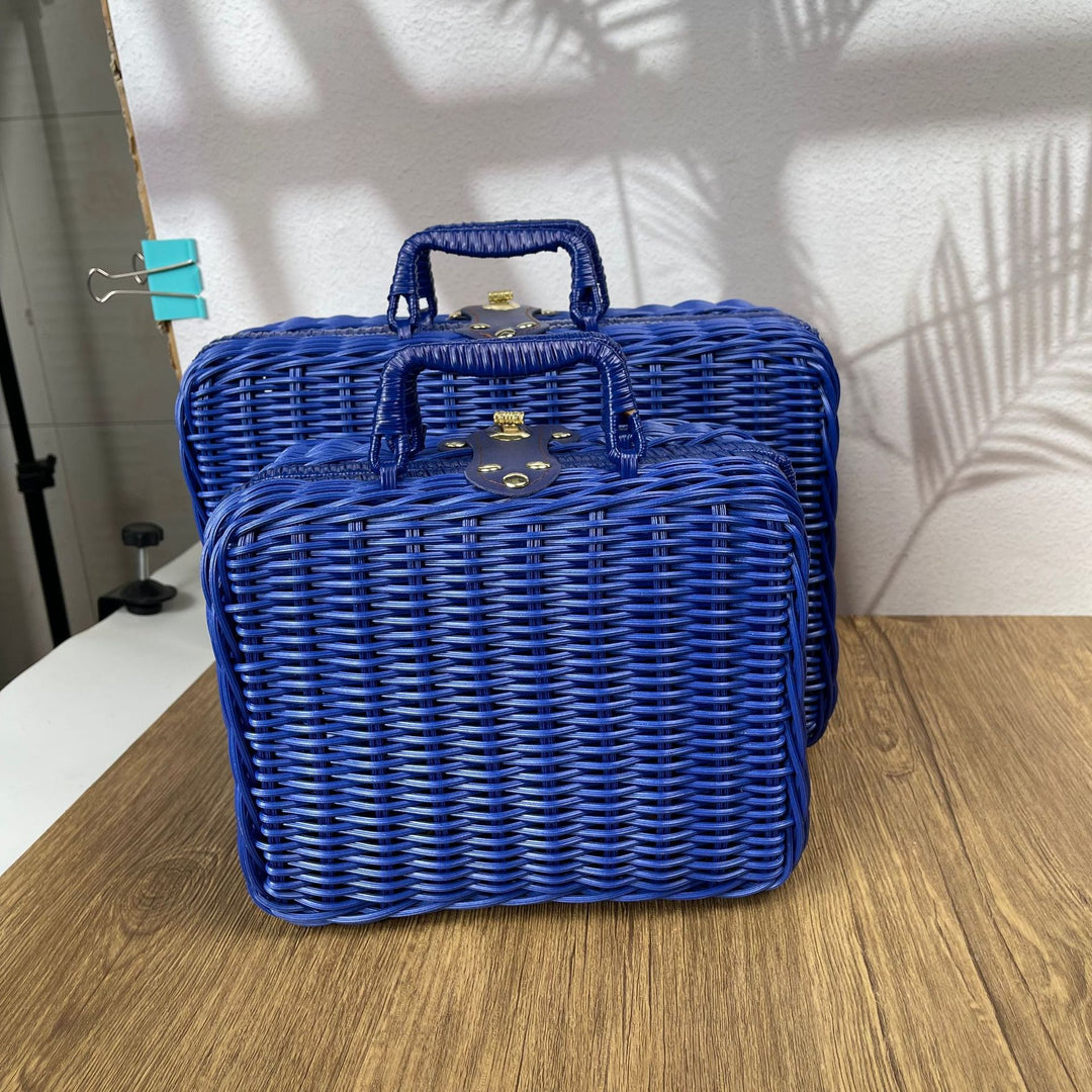 Women elegant handbag made of woven material Bowlift