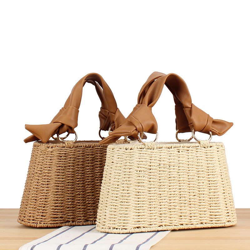 Elegant Handbag with Braided Design and Fashionable Details Bowlift