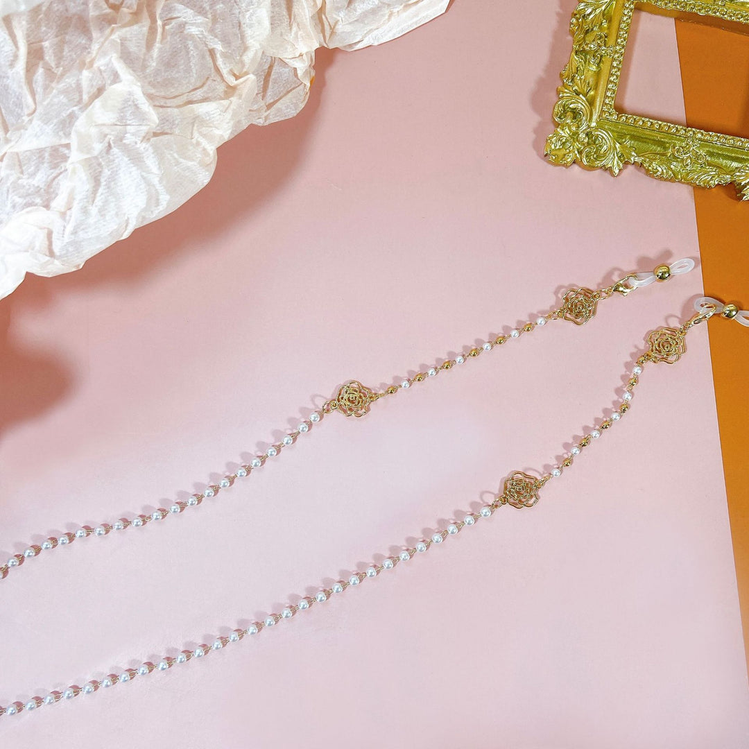 Sparkling glasses holder chain with pearls and floral pendants Bowlift