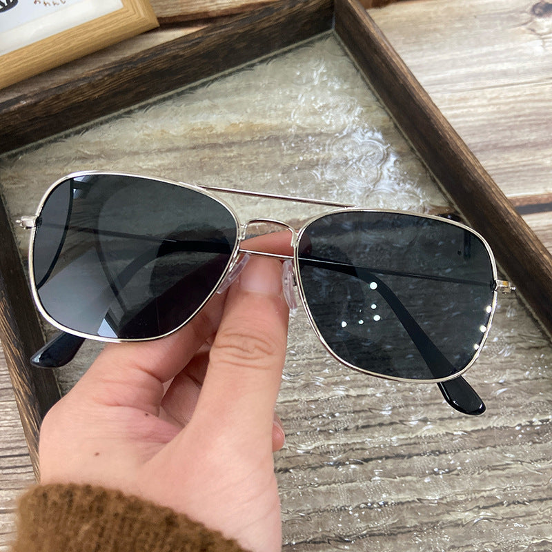 Fashionable metal sunglasses Bowlift