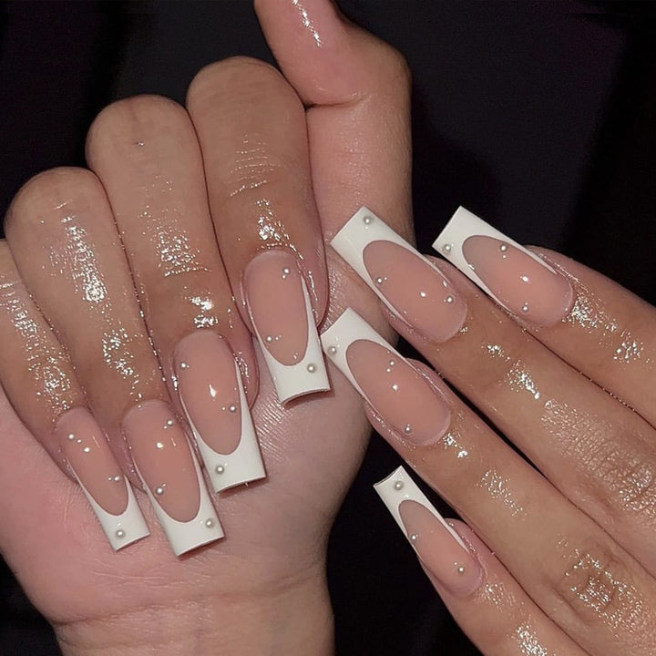 Artificial nail tips with elegant pearl accents Bowlift