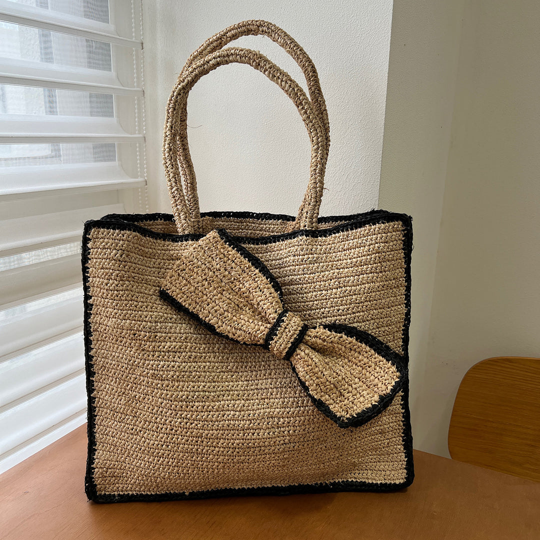 Handcrafted knitted bag with floral design Bowlift