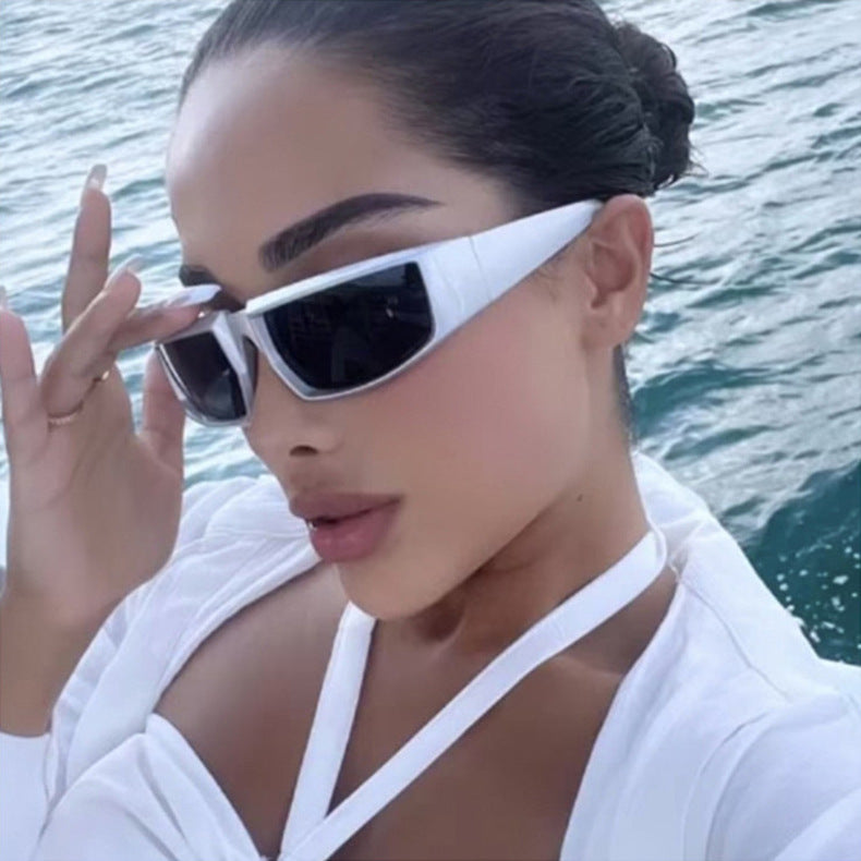 Women's sporty sunglasses with modern UV protection Bowlift