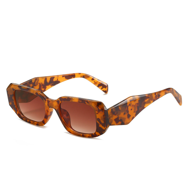 Women extravagant sunglasses in modern tortoise style Bowlift