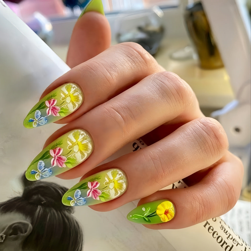 Artificial nail with cheerful floral design Bowlift