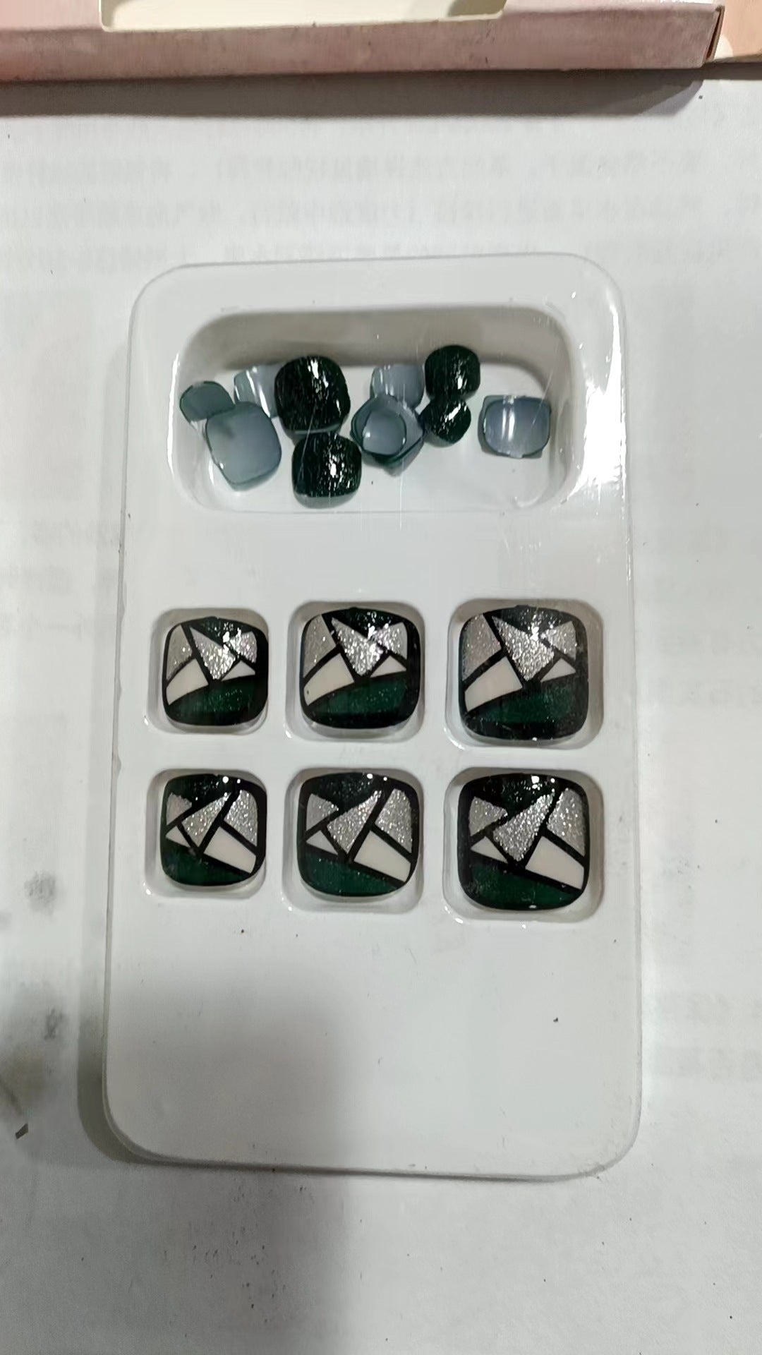 Geometric Design Press-On Nail Set Bowlift