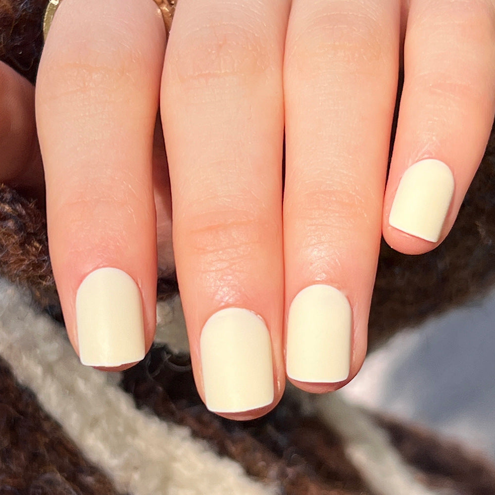 Artificial nail art with matte finish Bowlift