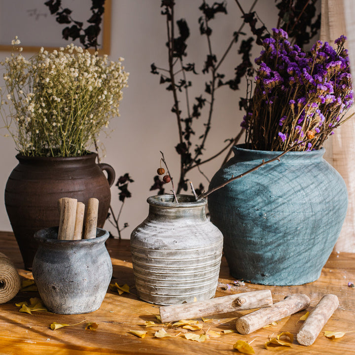 Rustic ceramic pot with handmade design Bowlift