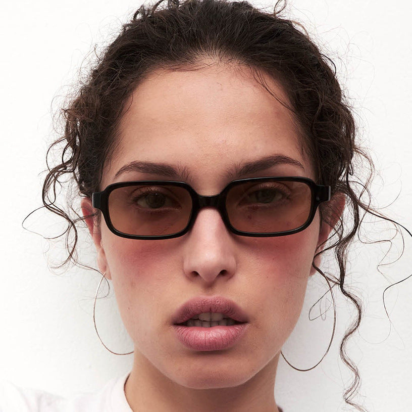 Women's sunglasses in a modern, angular design with advanced UV protection lenses Bowlift