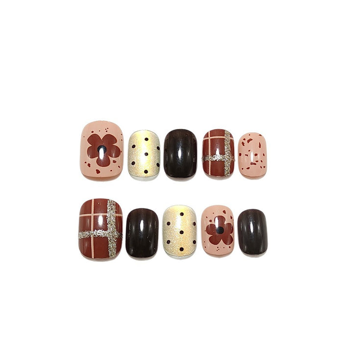 Art Nails in Creative Vintage Design Bowlift