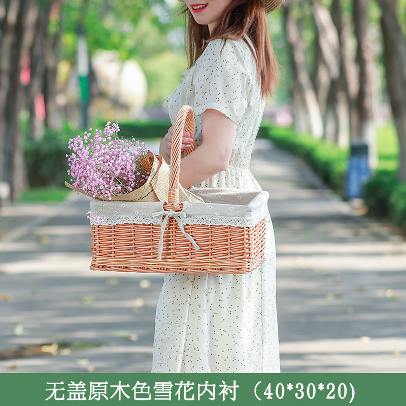 Women braided basket with checked lining and decorative lace trim Bowlift